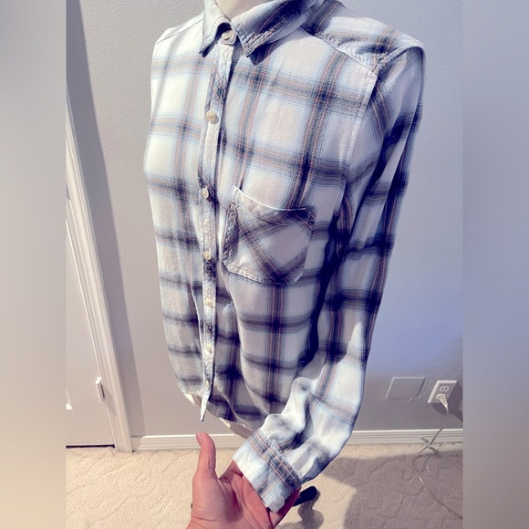 Universal Thread Women Long sleeves Plaid Shirt in medium - Picture 4 of 10